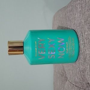 Victoria's Secret Very Sexy Now Wild Palm Cooling Fragrance Lotion